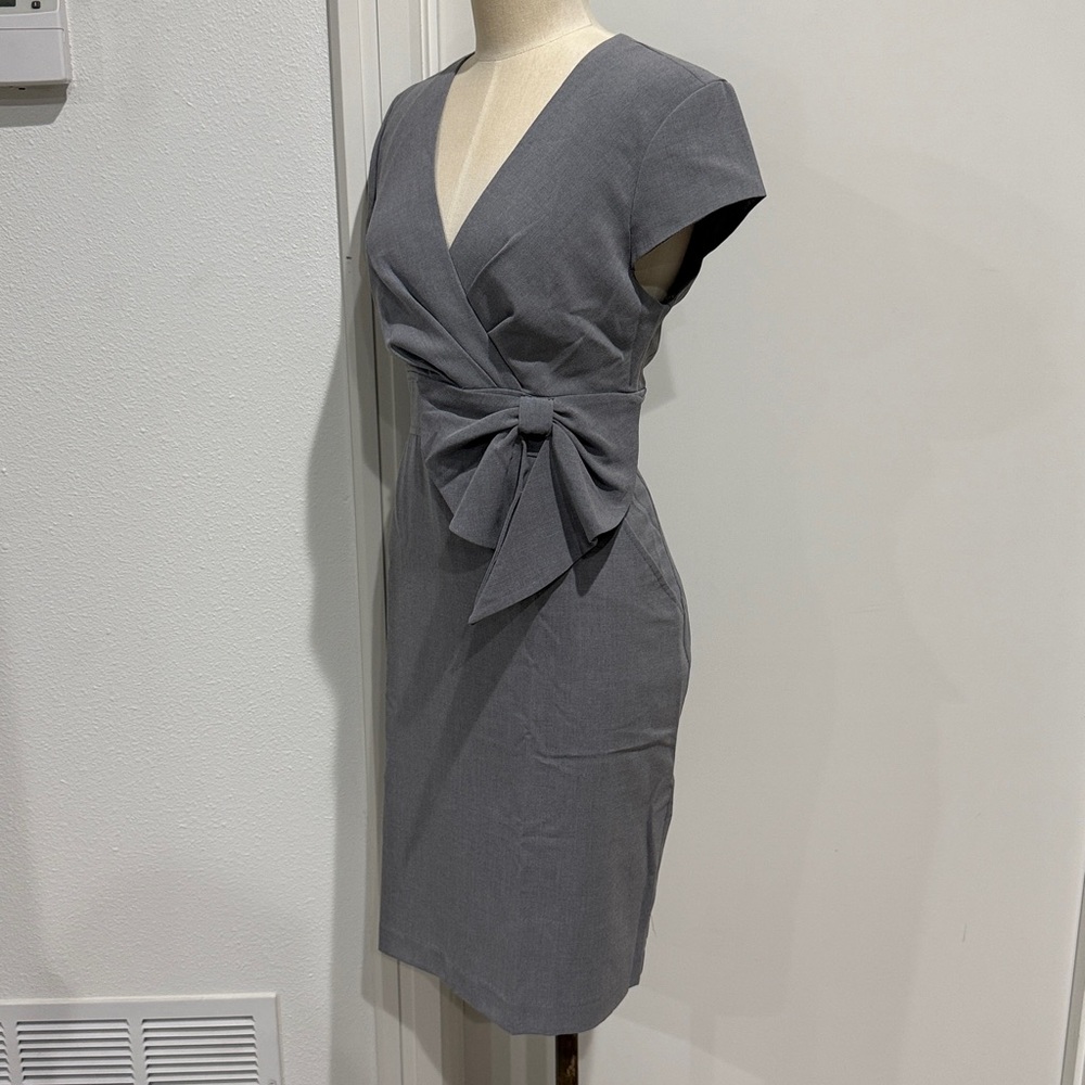 Sandra Darren Gray Cap-Sleeve Bow Front Dress – Size 12 - Picture 4 of 12